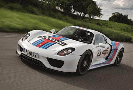 بورش 918 سبايدر تحتفي بسيارة مارتيني
